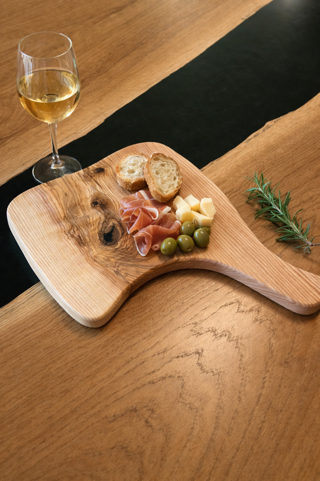 Planche à apéro en frêne